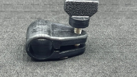 Скользящий кронштейн, чёрн. пласт. Диам 18 мм. Скользящий кронштейн, чёрн. пласт. Диам 18 мм.